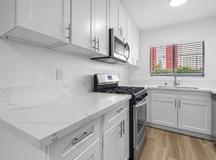 Matteson Avenue (970), Los Angeles, CA 90066
