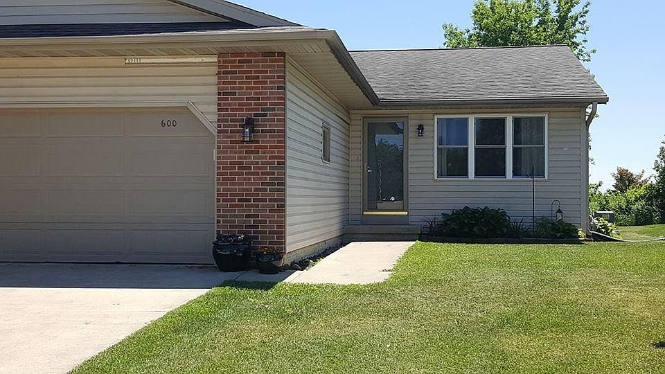1st image of 600 Oakwood Dr