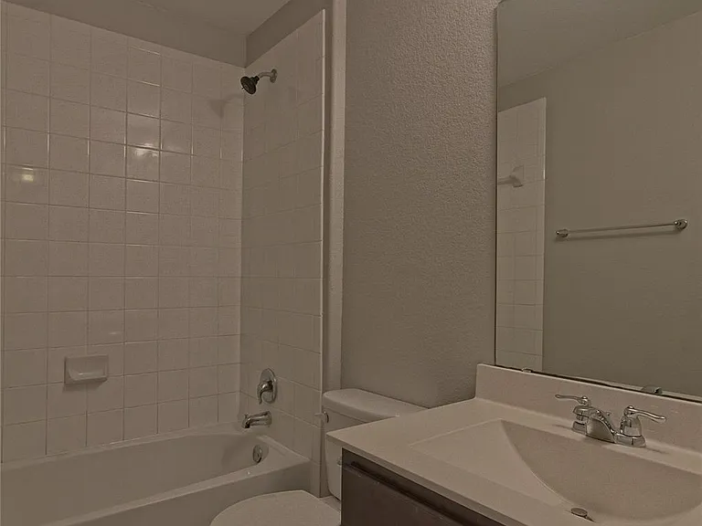 315 N Heatherwilde Blvd — Photo 24