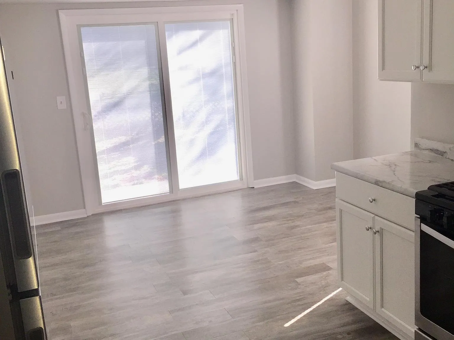 2 bed, 900 sqft, $1,300 — Photo 4