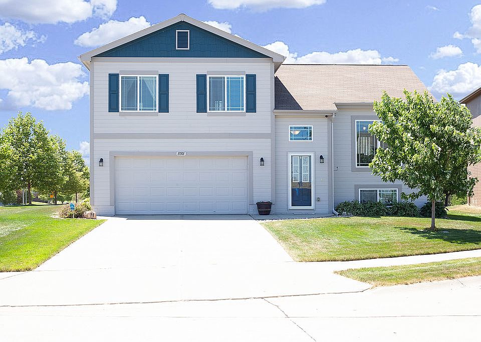 1st image of 17101 Camden Cir
