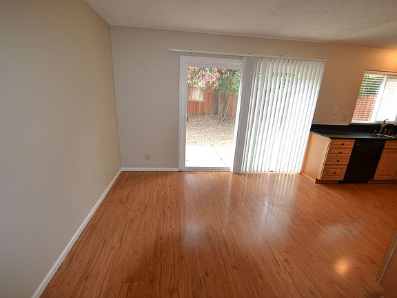 3rd image of 1950 Rosewood Ln