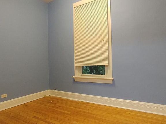 5th image of 1726 W School St #1