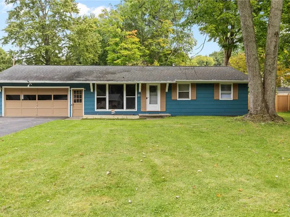 25 Bright Oaks Dr, Rochester, NY 14624