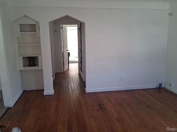 4th image of 20449 Gallagher St