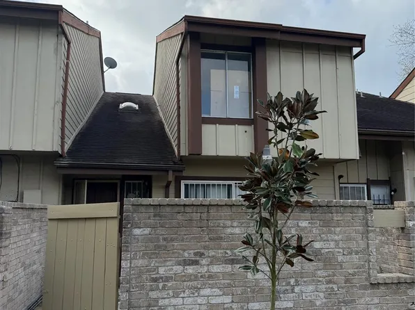 12682 Newbrook Dr, Houston, TX 77072