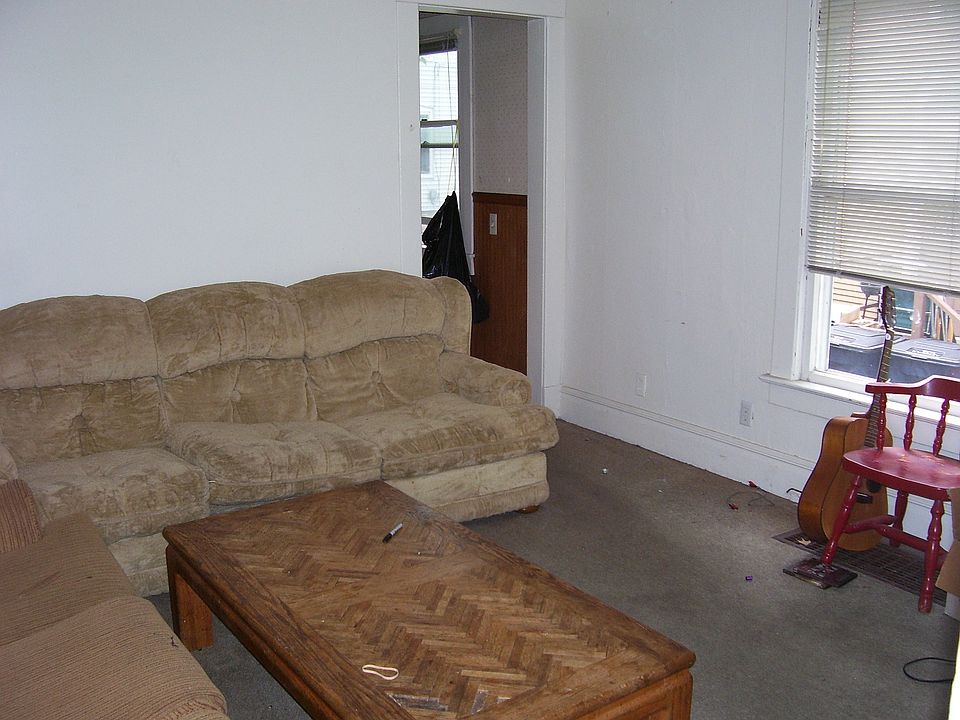 2nd image of 806 E Kingsley St #2