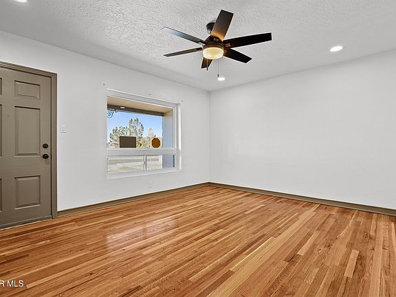 3rd image of 5101 Guido Ln