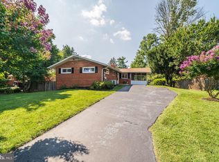 10118 Farmington Dr, Fairfax, VA 22030