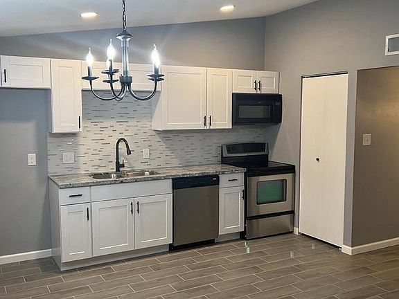 3rd image of 10454 W Oakmont Dr