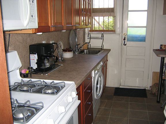 kitchen 1st fl