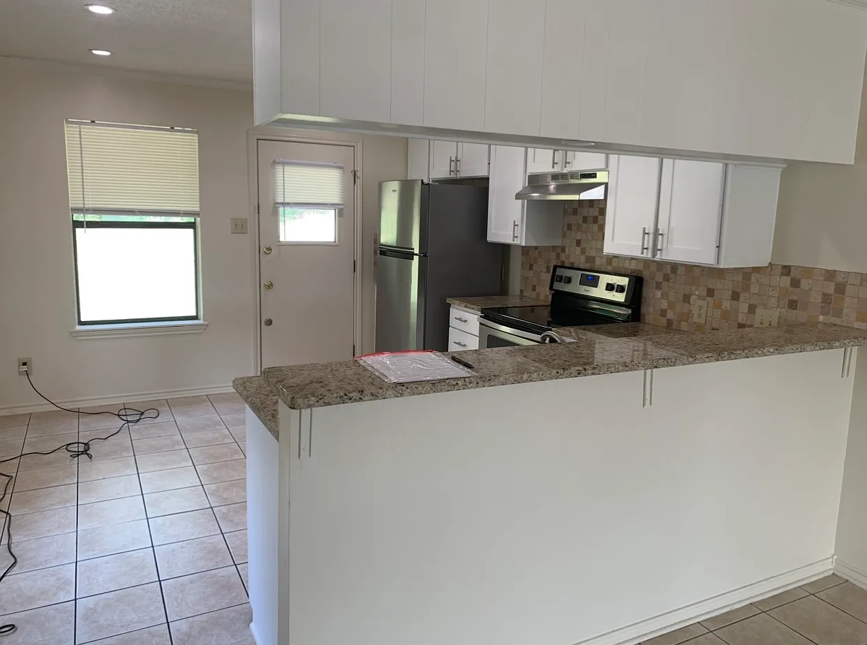2 bed, 1100 sqft, $1,300 — Photo 4