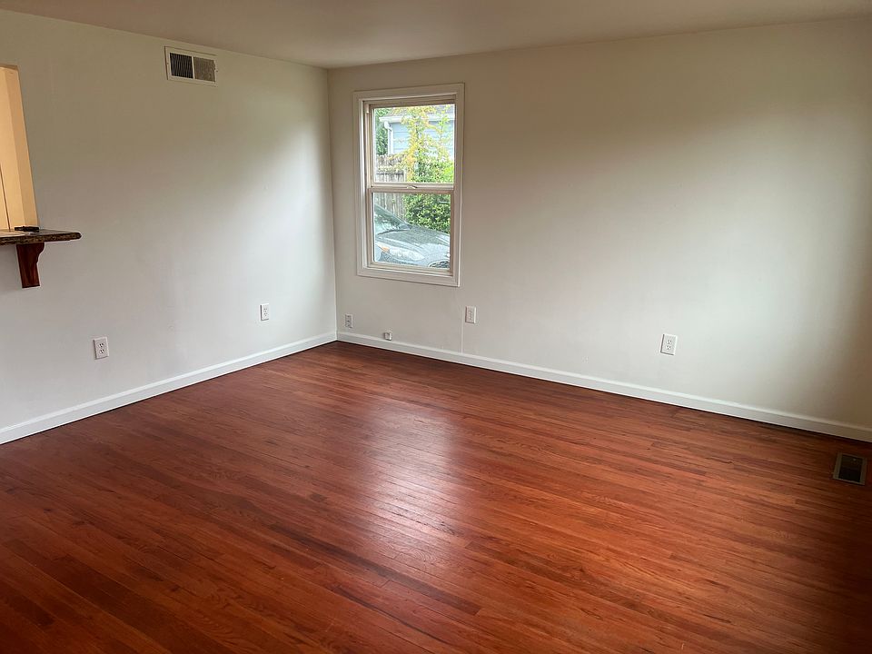 2nd image of 12022 78th Ave S