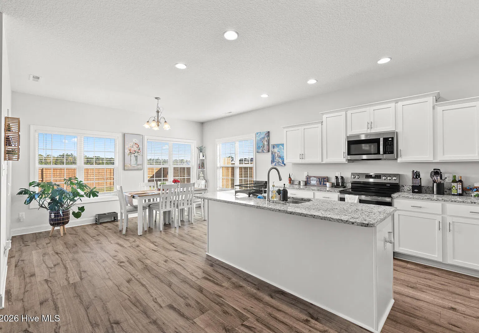 3 bed, 3.0 bath, 2283 sqft, $2,600 — Photo 4