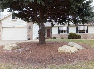 1407 Devils Glen Rd, Bettendorf, IA 52722