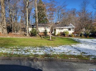 47 Rolling Ridge Rd, Upper Saddle River, NJ 07458