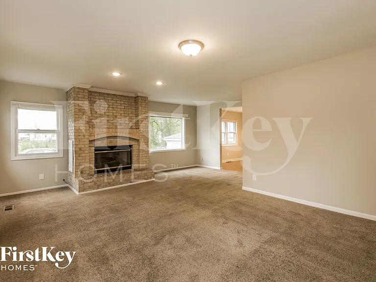 611 Oakwood Dr — Photo 5