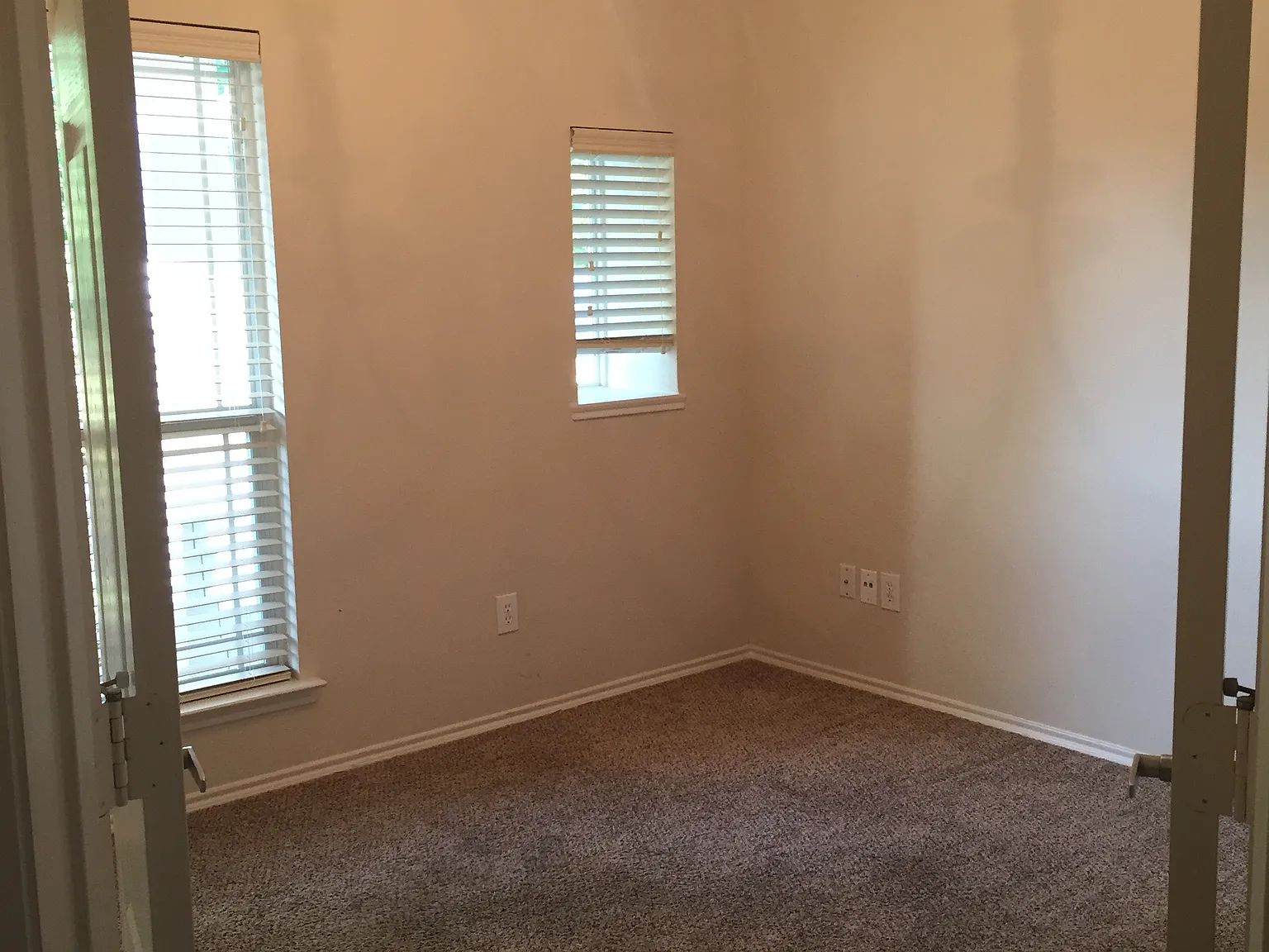 3 bed, 1637 sqft, $2,250 — Photo 2