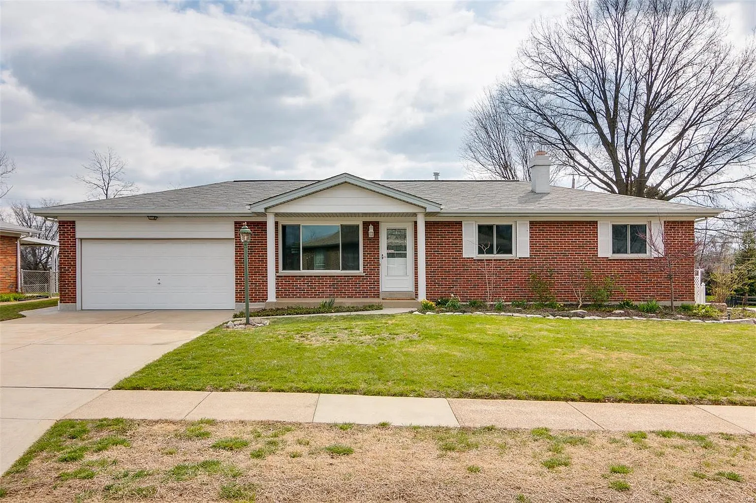4642 Valmeyer Dr photo 1