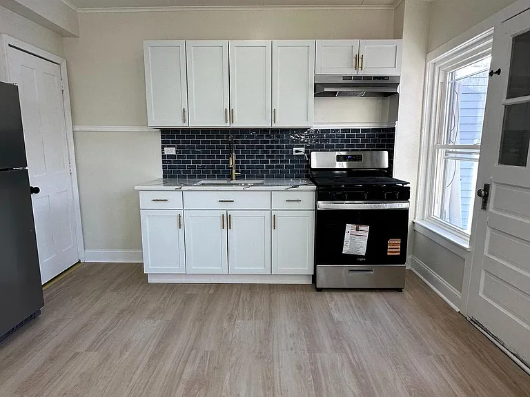 3750 L St — Photo 7