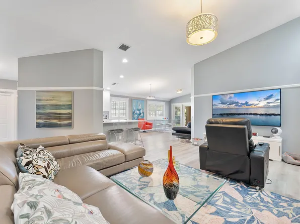 8210 Saint Johns Court, Wellington, FL 33414