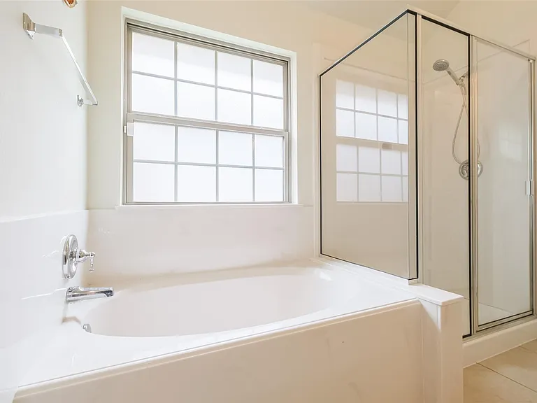 6811 Gonzales Point — Photo 32