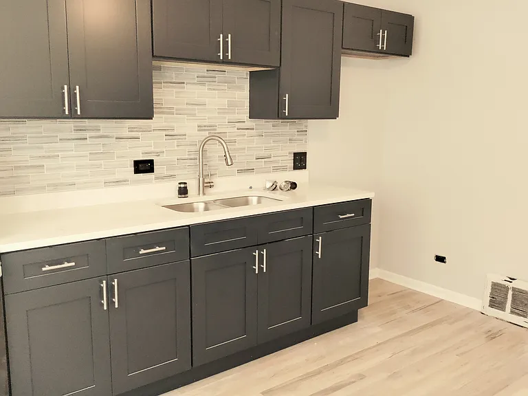 8219 S King Dr #2W — Photo 3