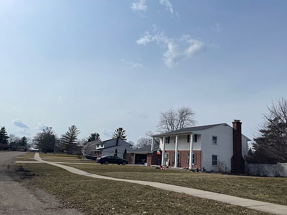 2nd image of 1707 Willowbrook Dr