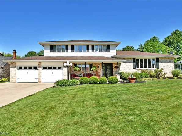 185 Maple Leaf Dr, Hubbard, OH 44425