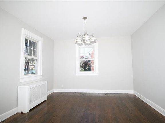 5th image of 204 No 4 Ave