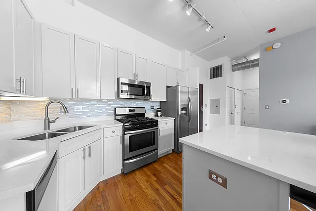 950 W Monroe St #616 — Photo 10