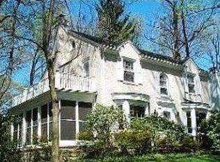12 Old Colony Ln, Great Neck, NY 11023