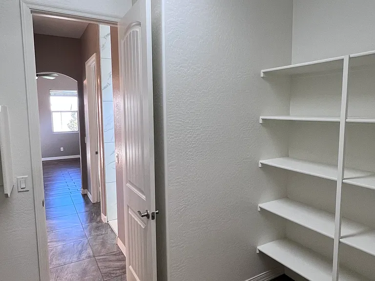 5681 N Bay Hill Ct — Photo 8