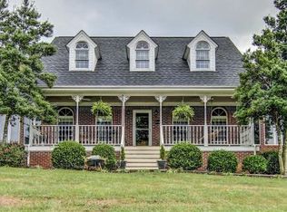 816 S Sherbrooke Cir, Mt Carmel, TN 37645
