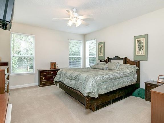 5th image of 225 Blue Crystal Dr