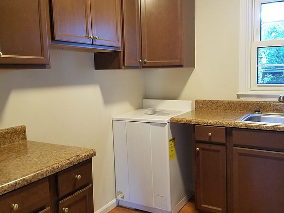 5th image of 105 Kearns St