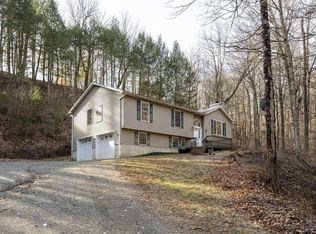 386 Willow Glen Rd, Red Hook, NY 12571