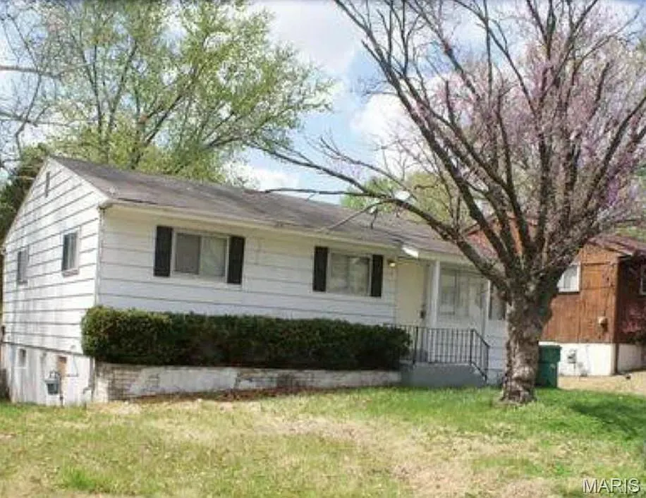 10139 Cloverdale Dr photo 1