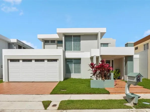 Calle 2 Urb Estancias De San Fernando, Carolina, PR 00987