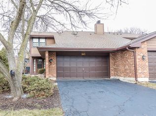 942 Brown Deer Dr, Westmont, IL