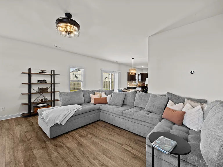 1010 Spot Cir — Photo 13