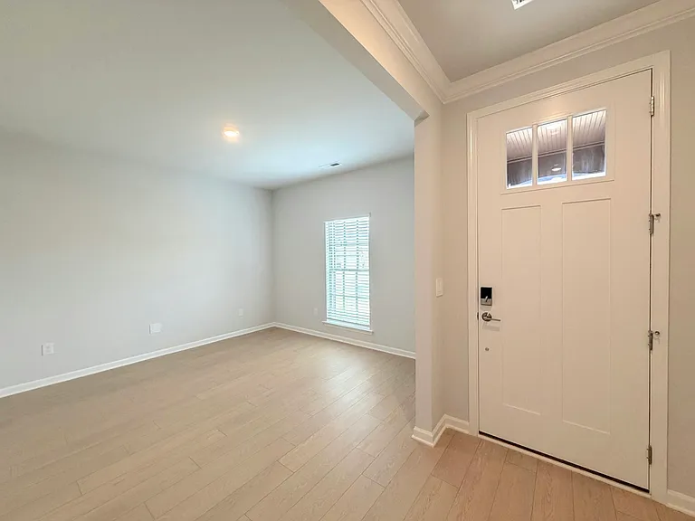 204 Stockyard Cir — Photo 3