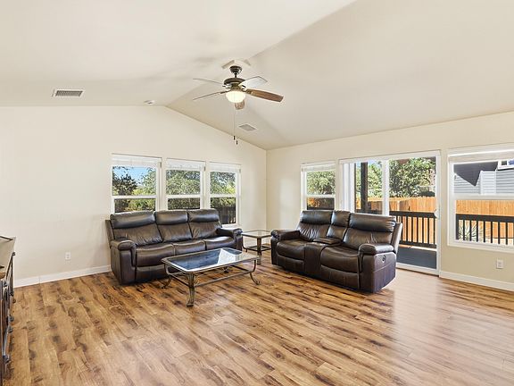 4th image of 412 S Forest Ridge Ct
