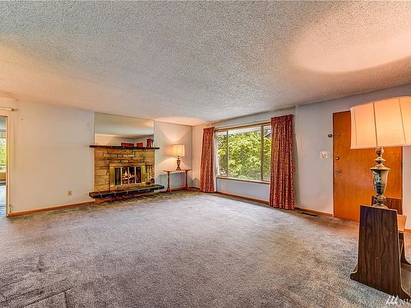 4th image of 10223 Roosevelt Way NE
