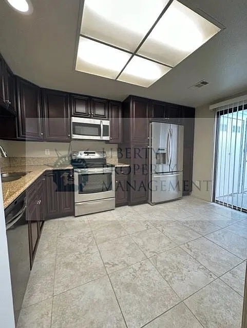 2 bed, 2.5 bath, 1380 sqft, $2,295 — Photo 3