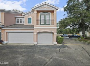 2252 Beach Dr, Gulfport, MS 39507