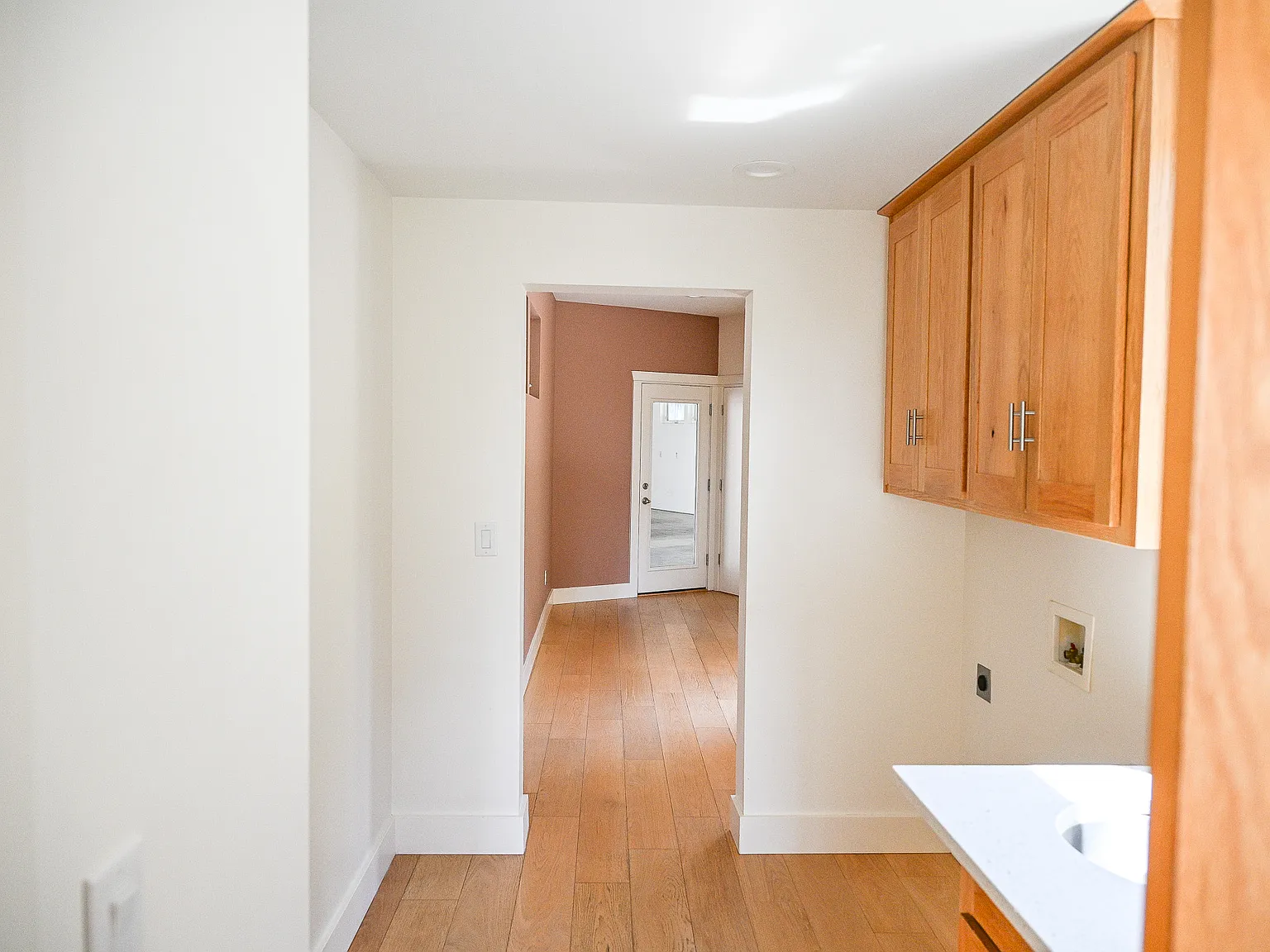 3 bed, 2196 sqft, $3,200 — Photo 4