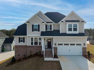 915 W Hedgelawn Way, Southern Pines, NC 28387