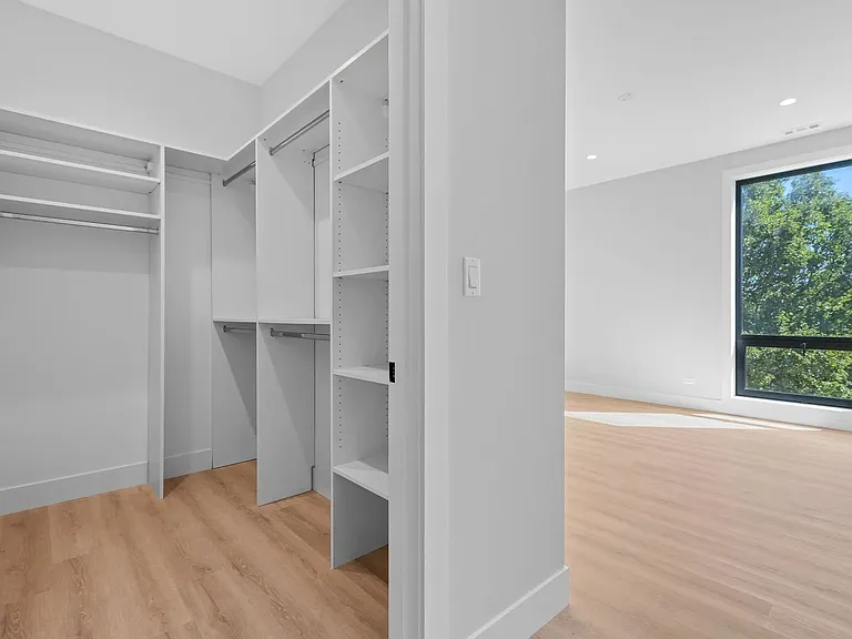3953 W Dakin St — Photo 1