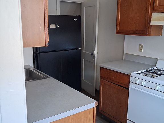 2nd image of 1421 Greeby St
